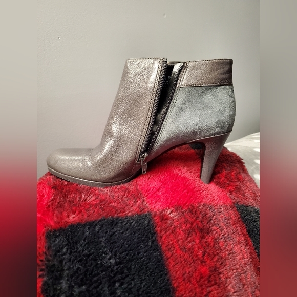 Brand New Naturalizer two tone Gray high heeled Ankle boots - Picture 8 of 16
